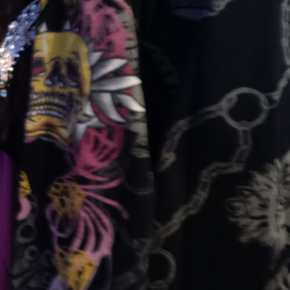 Ed Hardy gorgeous and very unique rhinestone king skull and chain shirt. XL - Picture 7 of 8